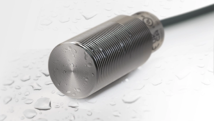 具有 IP66、IP67 和 IP68 防护等级的传感器暴露在水中的外观