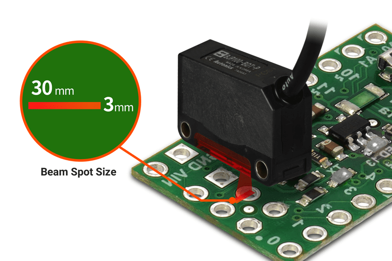 在狭小空间内 30 毫米距离稳定检测 PCB 元件的光电传感器图像