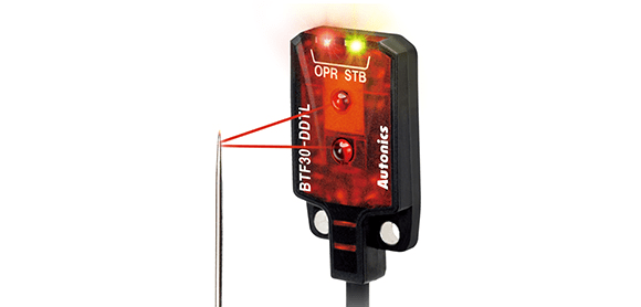 可精确检测 Ø0.2 毫米的极小物体的超精密光电传感器,如金属线或半导体引脚